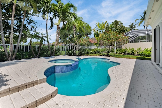 4689 Hammock Cir, Delray Beach, FL 33445 - view of pool featuring a pool with connected hot tub and a patio area