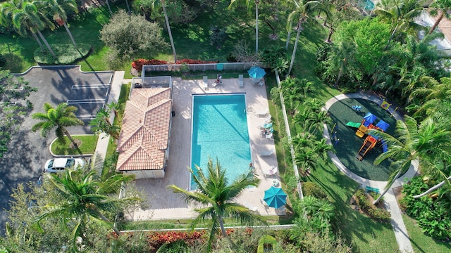 4689 Hammock Cir, Delray Beach, FL 33445 - aerial view of property and surrounding area featuring a pool