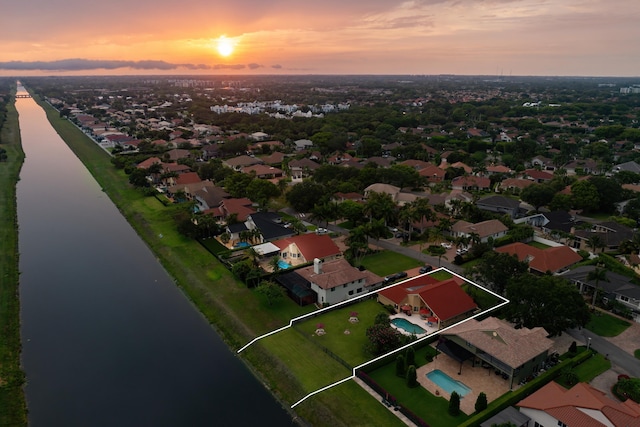 5986 Vista Linda Ln, Boca Raton, FL 33433 - aerial overview of property's location with a nearby body of water, property boundaries highlighted, and nearby suburban area