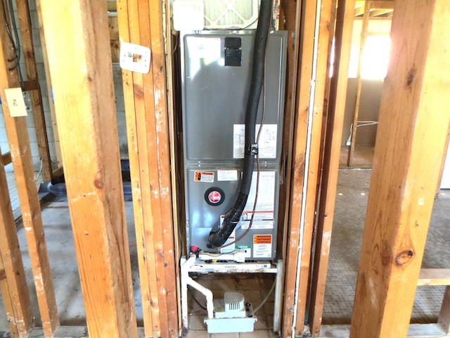 213 Osceola Ave, Fort Pierce, FL 34982 - utilities featuring water heater