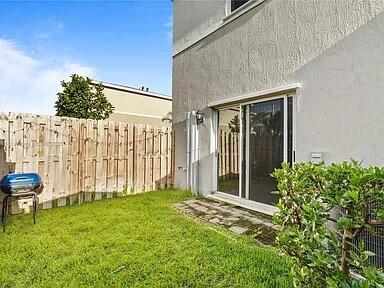 460 Ne 4th Lane End Unit E Of Us1And Tp, Florida City, FL 33034 - view of yard
