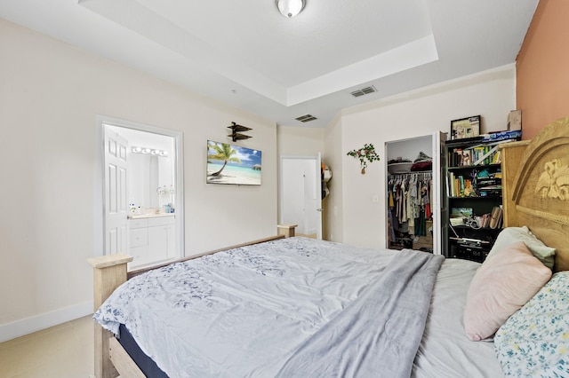 899 Pipers Cay Dr, West Palm Beach, FL 33415 - bedroom featuring a tray ceiling, a spacious closet, connected bathroom, a closet, and baseboards