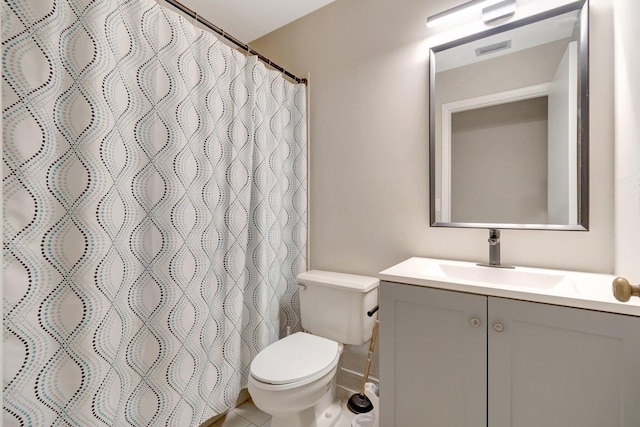 82 Baytree Cir, Boynton Beach, FL 33436 - full bathroom with toilet, vanity, and curtained shower