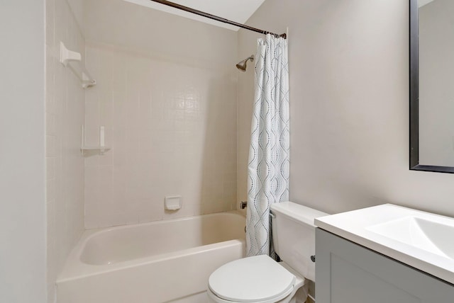 82 Baytree Cir, Boynton Beach, FL 33436 - full bathroom with toilet, shower / tub combo with curtain, and vanity