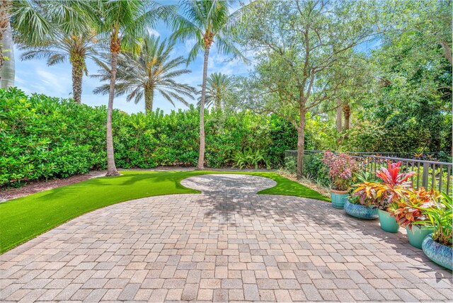 5030 Dulce Ct, Palm Beach Gardens, FL 33418 - view of patio