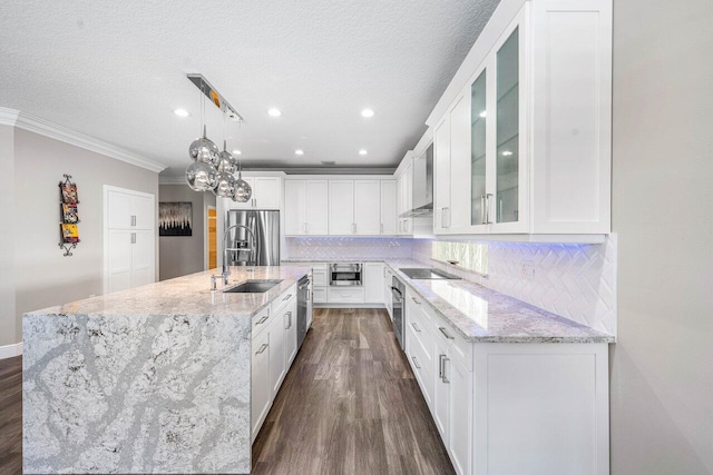 9961 Marsala Way, Delray Beach, FL 33446 - kitchen featuring a sink, stainless steel appliances, ornamental molding, backsplash, and dark wood finished floors