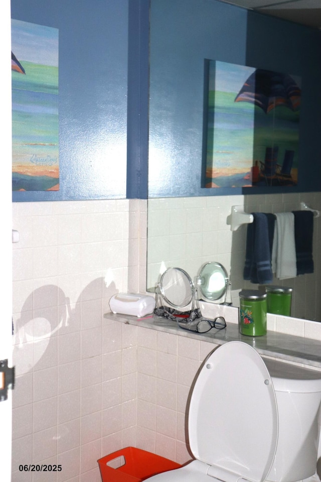 716 Saxony O Unit 716, Delray Beach, FL 33446 - half bathroom featuring toilet and backsplash