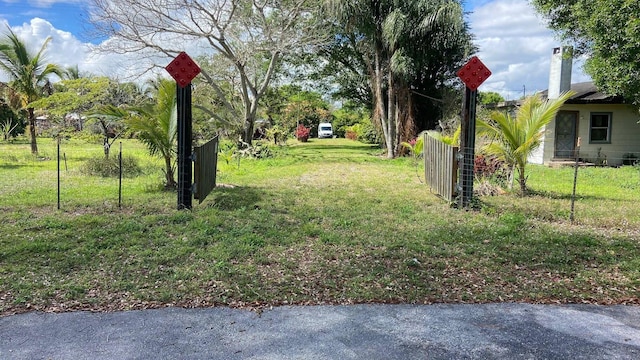 9500 Orange Ave, Fort Pierce, FL 34945 - view of yard