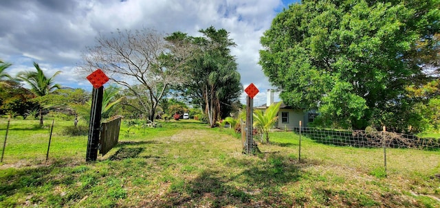 9500 Orange Ave, Fort Pierce, FL 34945 - view of yard