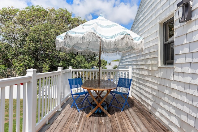 638 NE 8th Ave, Boynton Beach, FL 33435 - deck with outdoor dining area