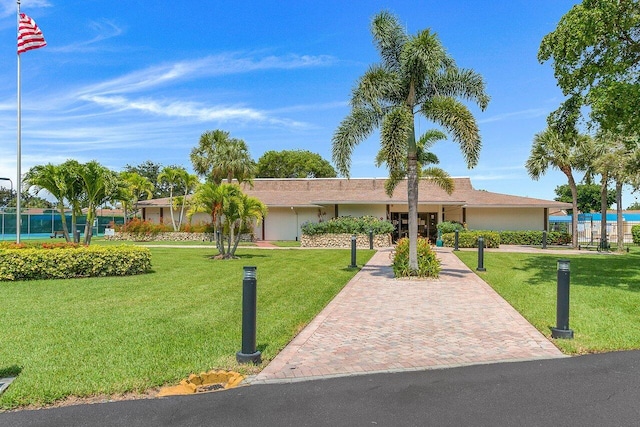 5100 Las Verdes Cir Unit 316, Delray Beach, FL 33484 - view of front facade with stucco siding and a front yard