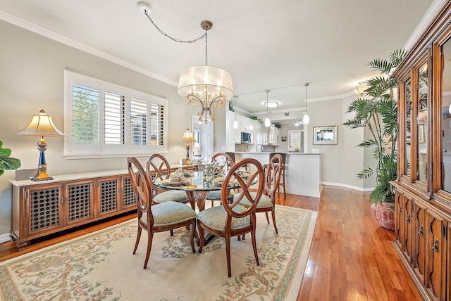 370 Golfview Rd Unit 304, North Palm Beach, FL 33408 - dining area featuring crown molding, wood finished floors, a chandelier, and baseboards