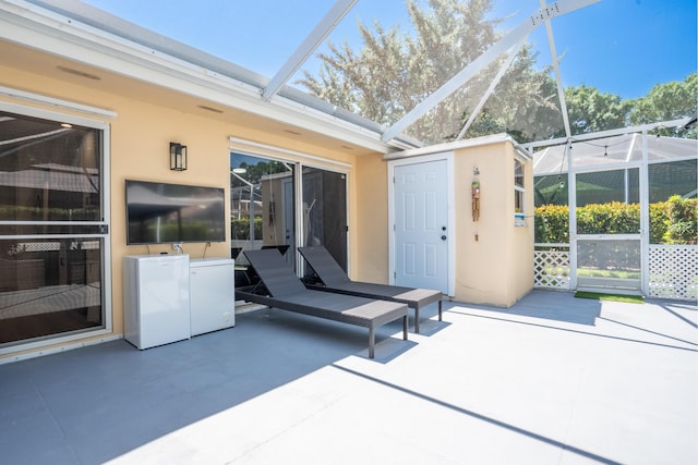 9132 Sun Terrace Cir Unit D, Palm Beach Gardens, FL 33403 - view of patio featuring glass enclosure
