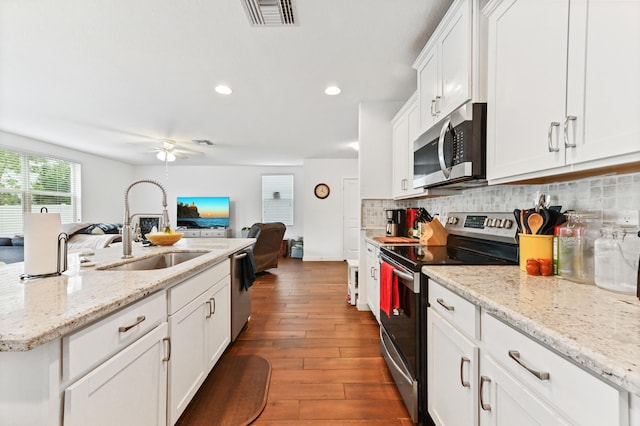 6143 Wildfire Way, West Palm Beach, FL 33415 - kitchen with appliances with stainless steel finishes, a sink, open floor plan, a ceiling fan, and recessed lighting