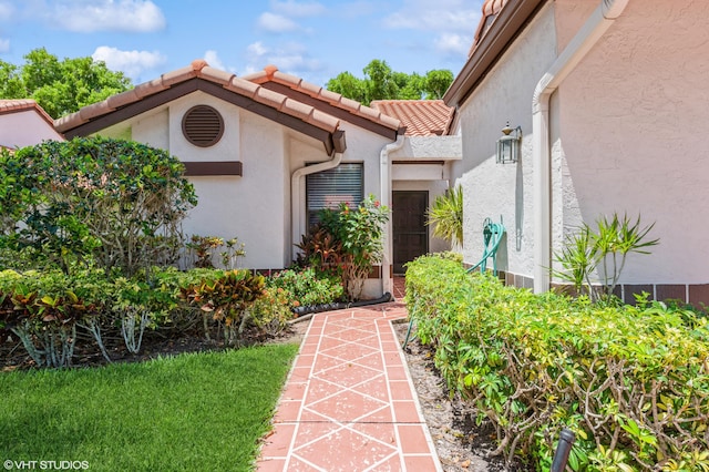 6491 Royal Manor Cir, Delray Beach, FL 33484 - doorway to property with stucco siding and a tile roof