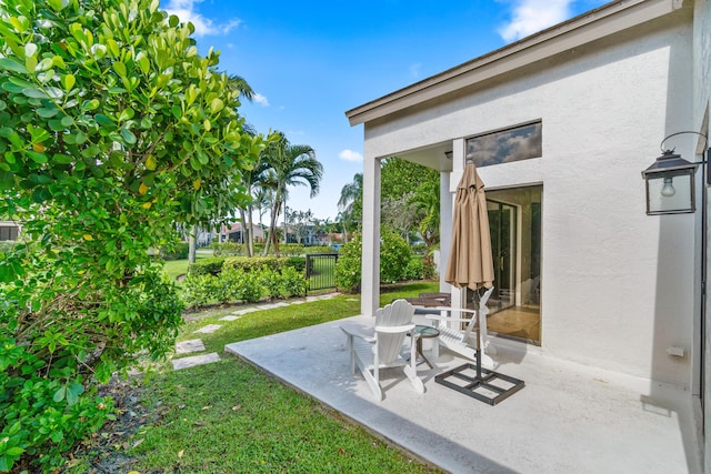 10194 N Lexington Cir, Boynton Beach, FL 33436 - view of yard featuring a patio area