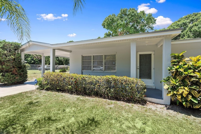 903 S 27th St, Fort Pierce, FL 34947 - view of front of house with a front lawn and stucco siding