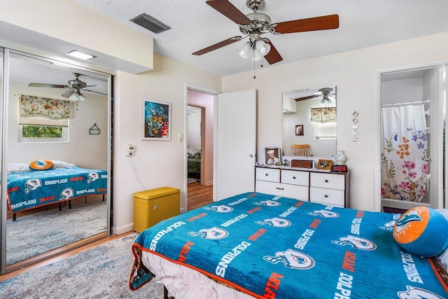 4971 N Kay St, Palm Beach Gardens, FL 33418 - bedroom with wood finished floors, a closet, a textured ceiling, and ceiling fan