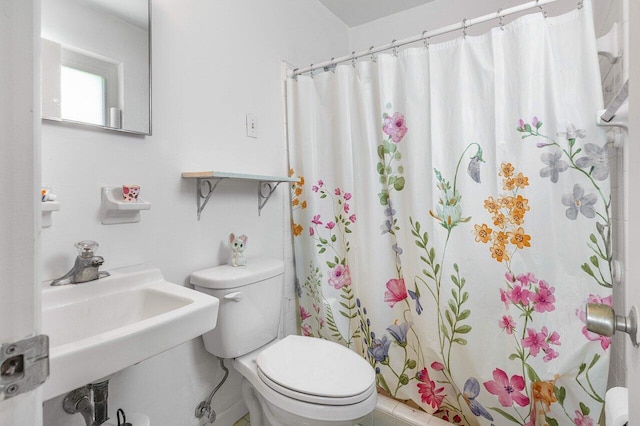 4971 N Kay St, Palm Beach Gardens, FL 33418 - full bath featuring toilet, a sink, and curtained shower