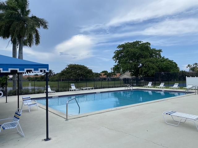 9496 Majestic Way, Boynton Beach, FL 33437 - community pool with a patio