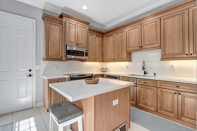 850 NW 83rd Ln, Boca Raton, FL 33487 - kitchen featuring appliances with stainless steel finishes, a sink, a kitchen breakfast bar, light countertops, and a center island