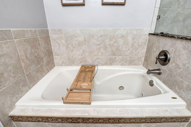 850 NW 83rd Ln, Boca Raton, FL 33487 - full bath featuring a tub with jets