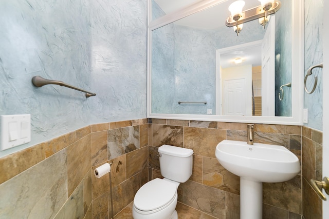 3040 Princeton Ln, Palm Beach Gardens, FL 33418 - bathroom with tile walls and toilet