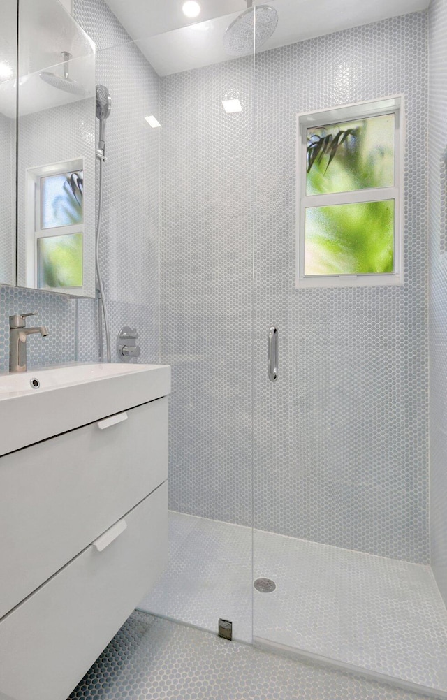 220 S L St, Lake Worth Beach, FL 33460 - bathroom featuring a tile shower, vanity, and tile patterned floors