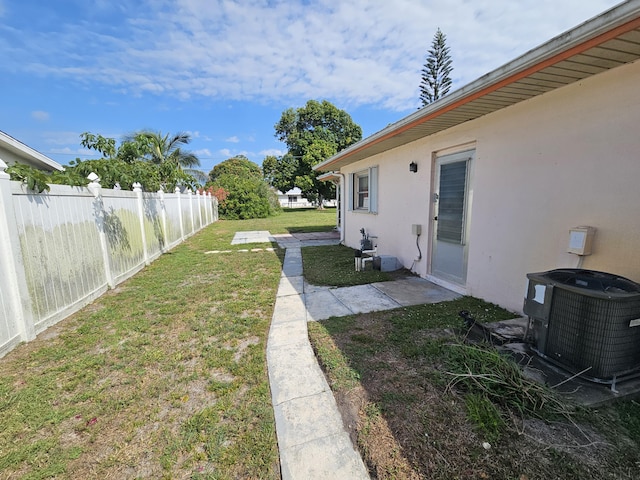 389 SE Tranquilla Ave, Port Saint Lucie, FL 34983 - view of yard featuring central AC