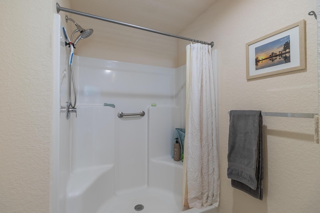29 Mediterranean Blvd W, Port Saint Lucie, FL 34952 - bathroom featuring a shower with curtain and a textured wall