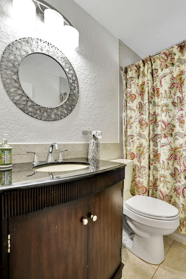 2850 Carambola Cir S Unit 19121, Coconut Creek, FL 33066 - full bath with vanity, toilet, tile patterned flooring, a textured wall, and a shower with shower curtain