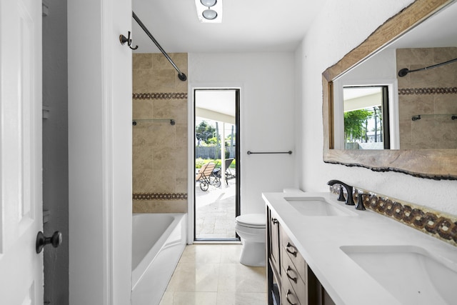 1318 NW 4th St, Boca Raton, FL 33486 - full bath featuring washtub / shower combination, plenty of natural light, and double vanity