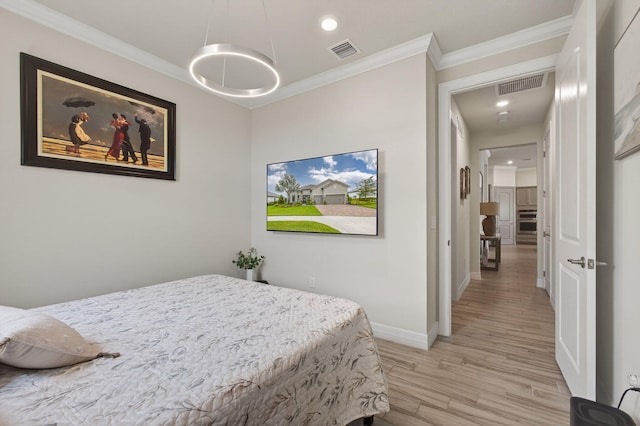 11620 Sally Ann Dr, Palm Beach Gardens, FL 33412 - bedroom with light wood-type flooring, baseboards, crown molding, and recessed lighting
