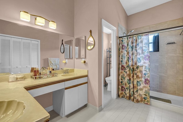 5830 Parkwalk Cir W, Boynton Beach, FL 33472 - bathroom featuring double vanity, toilet, tile patterned flooring, and a tile shower