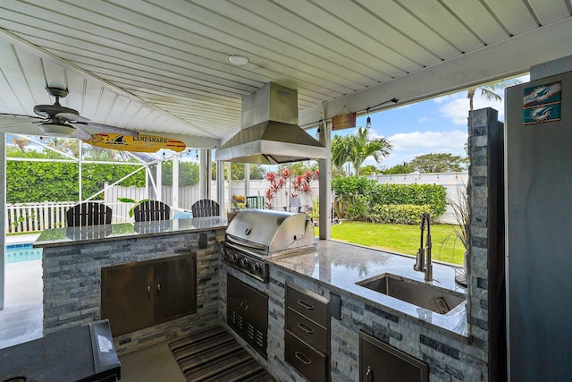 9674 Dogwood Ave, Palm Beach Gardens, FL 33410 - fenced backyard with a sink and a ceiling fan