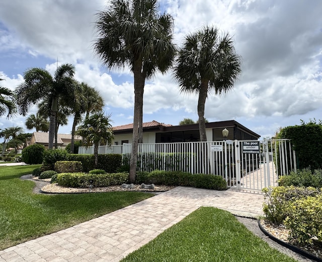 5625 Lakeview Mews Ct, Boynton Beach, FL 33437 - view of front of property featuring a gate and stucco siding
