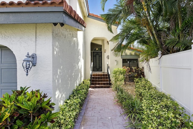 5625 Lakeview Mews Ct, Boynton Beach, FL 33437 - property entrance with stucco siding and a tiled roof