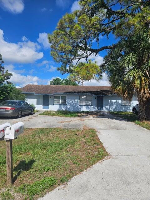 2691 Niagara Ave, Fort Pierce, FL 34946 - ranch-style house with driveway