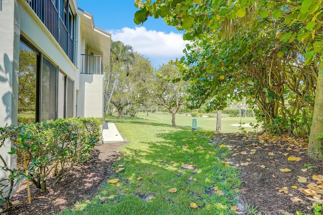 102 Clubhouse Cir, Jupiter, FL 33477 - view of green lawn
