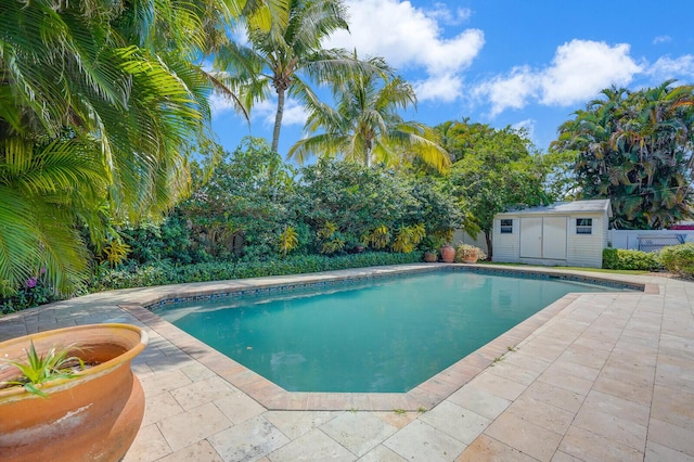 4040 Gem Lake Dr, Glen Ridge, FL 33406 - outdoor pool featuring a patio