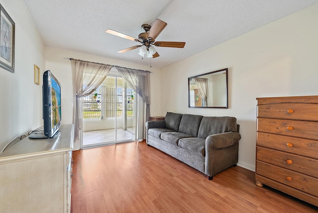 222 Wellington Unit G, West Palm Beach, FL 33417 - living area featuring light wood finished floors, a ceiling fan, and a textured ceiling