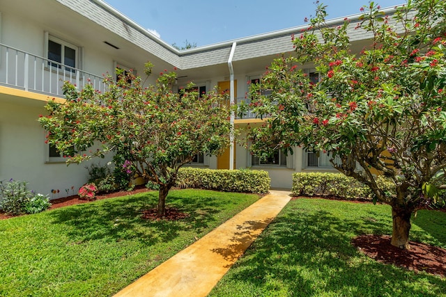 3000 Lake Osborne Dr Unit 103, Lake Worth Beach, FL 33461 - view of community with a yard