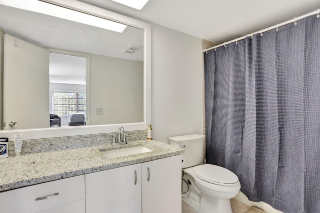 2751 N Palm Aire Dr Unit 304, Pompano Beach, FL 33069 - full bathroom featuring vanity, toilet, and a shower with shower curtain