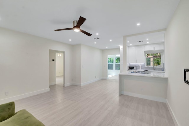 305 Vanderbilt Dr, Lake Worth Beach, FL 33460 - living room featuring a ceiling fan, baseboards, recessed lighting, and light wood-style flooring