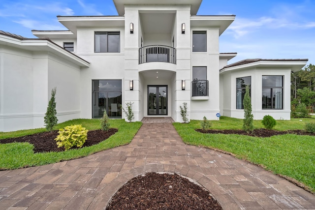 7887 150th Ct N, Palm Beach Gardens, FL 33418 - entrance to property with french doors, a balcony, and stucco siding