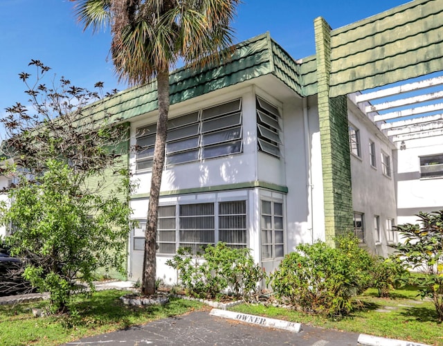 4821 NW 22nd Ct Unit 111, Lauderhill, FL 33313 - view of property featuring uncovered parking