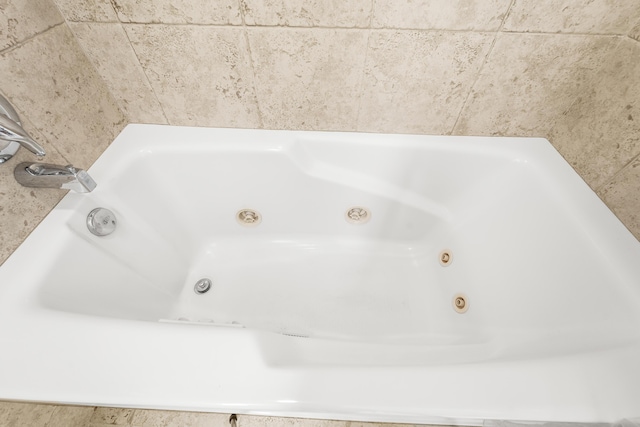 2513 25th Ln, Palm Beach Gardens, FL 33418 - bathroom with a whirlpool tub