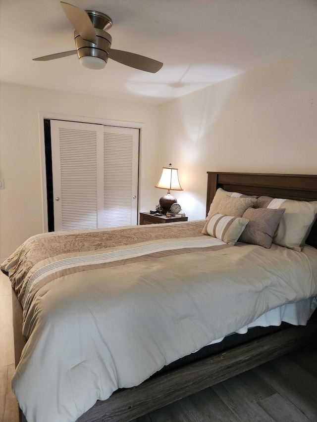 302 Wellington Unit B, West Palm Beach, FL 33417 - bedroom with a closet and ceiling fan