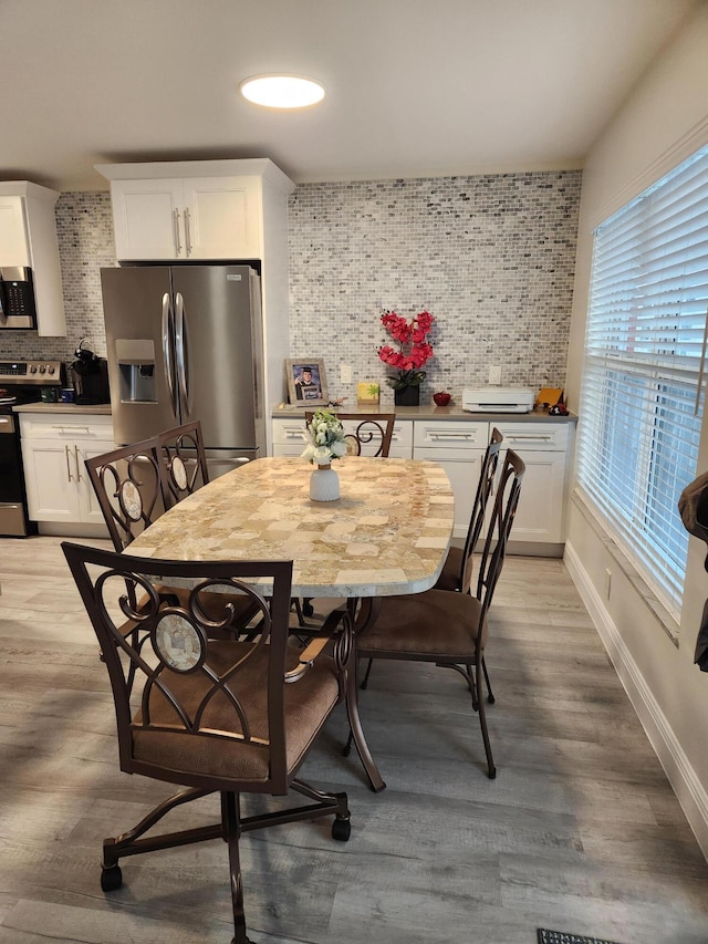 302 Wellington Unit B, West Palm Beach, FL 33417 - dining space with light wood finished floors and baseboards