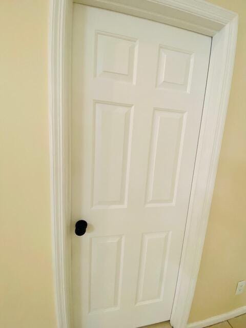 1270 SW 11th Ct SW, Vero Beach, FL 32962 - detailed view of baseboards